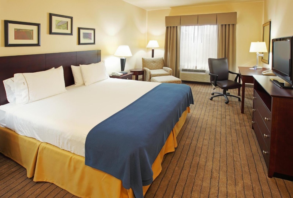 Room with Two Beds - Hearing Accessible - Non-Smoking